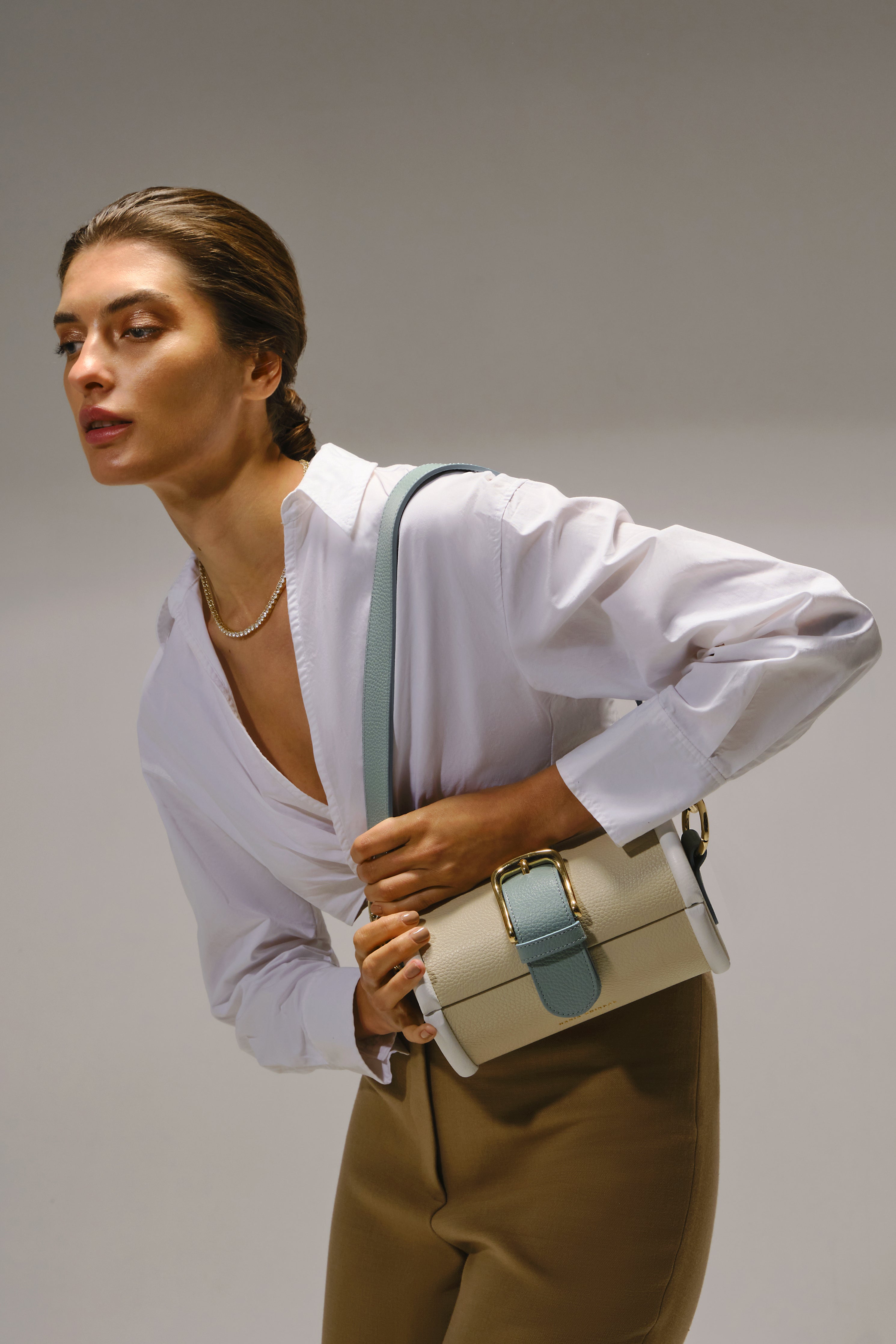 MOE - Lamb/ Aqua/ White Bag